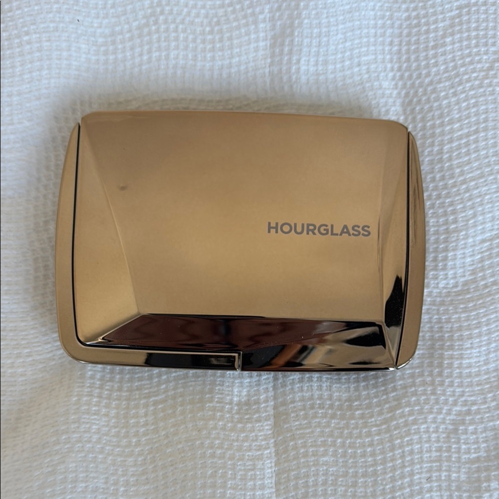 Hourglass Sculpture Lighting Edit Palette